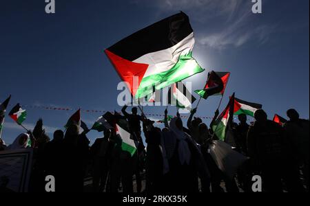 Bildnummer: 58862481  Datum: 02.12.2012  Copyright: imago/Xinhua (121202) -- RAMALLAH, Dec. 2, 2012 (Xinhua) -- Palestinians wave their national flags as they celebrate their successful bid to win upgraded U.N. status, in the West Bank city of Ramallah on Dec. 2, 2012. Palestinian President Mahmoud Abbas on Sunday said that achieving national reconciliation will be the first step he will take. (Xinhua/Ayman Nobani) MIDEAST-RAMALLAH-POLITICS-ABBAS-CELEBRATION PUBLICATIONxNOTxINxCHN Gesellschaft Palästina Politik Jubel Beobachterstaat UN Anerkennung xdp x0x premiumd 2012 quer Highlight      5886 Stock Photo