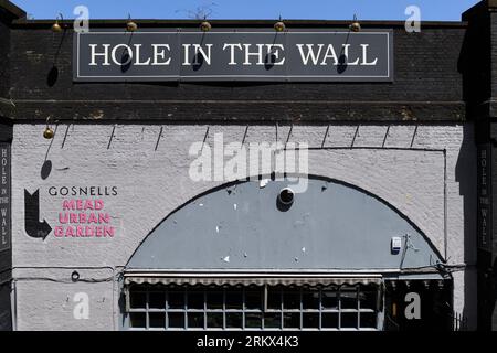 The Hole in the Wall Pub, 5 Mepham Street, Londra, Regno Unito. 26 maggio 2023 Foto Stock