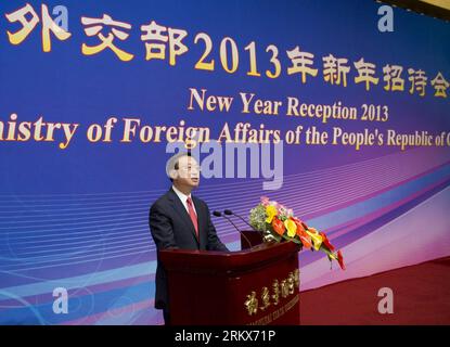 Bildnummer: 58903946 Datum: 10.12.2012 Copyright: imago/Xinhua (121210) - PECHINO, 10 dicembre 2012 (Xinhua) - il ministro degli Esteri cinese Yang Jiechi si rivolge a un ricevimento di Capodanno ospitato dal Ministero degli affari Esteri, a Pechino, capitale della Cina, 10 dicembre 2012. Più di 400 ospiti, tra cui il consigliere di stato cinese dai Bingguo, hanno partecipato al ricevimento. (Xinhua/Huang Jingwen) (zc) CINA-PECHINO-MINISTERO DEGLI AFFARI ESTERI-RICEVIMENTO DI CAPODANNO (CN) PUBLICATIONxNOTxINxCHN Politik People x0x xac 2012 quer 58903946 Data 10 12 2012 Copyright Imago XINHUA Beijing DEC 10 2012 XINHUA Cinese Foto Stock