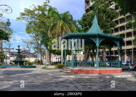 Piazza Pietro II o Dom Pedro II e chiosco, Manaus, Stato dell'Amazzonia, Brasile Foto Stock