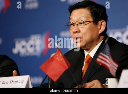 Bildnummer: 58935117  Datum: 19.12.2012  Copyright: imago/Xinhua Chinese Minister of Commerce Chen Deming addresses a press conference of the 23rd Session of the China-U.S. Joint Commission on Commerce and Trade (JCCT), in Washington, the United States, Dec. 19, 2012. (Xinhua/Fang Zhe) (lyx) U.S.-CHINA-JCCT-PRESS CONFERENCE PUBLICATIONxNOTxINxCHN People Politik Wirtschaft USA PK x0x xdd premiumd 2012 quer     58935117 Date 19 12 2012 Copyright Imago XINHUA Chinese Ministers of Commerce Chen Deming addresses a Press Conference of The 23rd Session of The China U S Joint Commission ON Commerce an Stock Photo