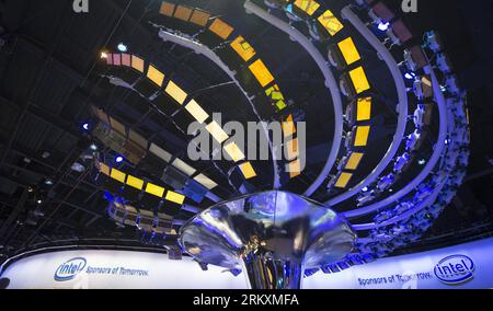 Bildnummer: 58985775  Datum: 08.01.2013  Copyright: imago/Xinhua LAS VEGAS, Jan. 8, 2013 - Inter Corporation shows its technology tree of laptops at the 2013 International Consumer Electronics Show (CES) on Jan. 8, 2013 in Las Vegas, the US. The four-day CES, the world s largest annual consumer technology trade show, was opened on Jan. 8. It displayed more than 20,000 latest products of the consumer electronic industry. (Xinhua/Yang Lei) (gqd) US-LAS VEGAS-CES-OPENING PUBLICATIONxNOTxINxCHN Wirtschaft Messe Elektronikmesse premiumd x0x xmb 2013 quer     58985775 Date 08 01 2013 Copyright Imago Stock Photo