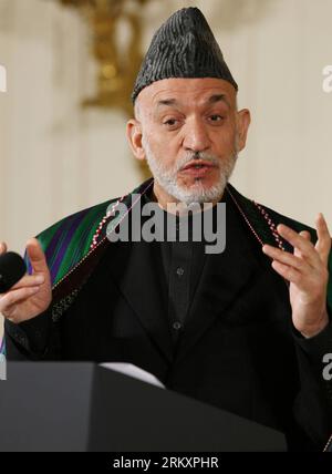 Bildnummer: 59040958 Datum: 11.01.2013 Copyright: imago/Xinhua Visiting Afghan President Hamid Karzai Speaks during a joint press conference with U.S. President Barack Obama at the White House in Washington D.C., the United States, 11 gennaio 2013. (Xinhua/Fang Zhe) US-AFGHANISTAN-OBAMA-KARZAI PUBLICATIONxNOTxINxCHN Politik People Porträt Premiumd Aufmacher x0x xds 2013 Hoch 59040958 Data 11 01 2013 Copyright Imago XINHUA in visita il presidente afghano Hamid Karzai parla durante una conferenza stampa congiunta con il presidente degli Stati Uniti Barack Obama ALLA Casa Bianca di Washington D C gli Stati Uniti 1 gennaio Foto Stock