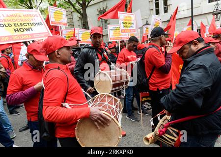 I manifestanti si riuniscono a Clerkenwell Green per la marcia e il raduno della giornata internazionale dei lavoratori di Londra. Maggio, noto anche come giornata internazionale dei lavoratori o. Foto Stock