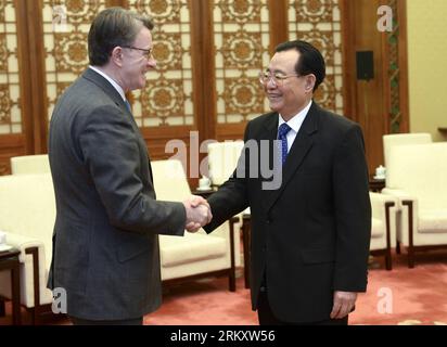 Bildnummer: 59092935 Datum: 16.01.2013 Copyright: imago/Xinhua (130116) -- PECHINO, 16 gennaio 2013 (Xinhua) -- Wang Gang (R), vicepresidente del Comitato Nazionale della Conferenza consultiva politica del popolo cinese, incontra l'ex primo Segretario di Stato e scettro degli affari britannico Peter Mandelson a Pechino, capitale della Cina, 16 gennaio 2013. (Xinhua/Zhang Duo) (zn) CHINA-BEIJING-WANG GANG-BRITAIN-MEETING (CN) PUBLICATIONxNOTxINxCHN Politik People x0x xdd premiumd 2013 quer 59092935 Data 16 01 2013 Copyright Imago XINHUA Pechino 16 gennaio 2013 XINHUA Wang Monitoring r Vice C. Foto Stock