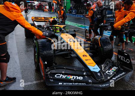 04 NORRIS Lando (gbr), McLaren F1 Team MCL60, pitlane d'azione durante il Gran Premio d'Olanda di Formula 1 2023 di Heineken, tredicesima prova del Campionato del mondo di Formula 1 2023 dal 25 al 28 agosto 2023 sul circuito di Zandvoort, a Zandvoort, Paesi Bassi Foto Stock