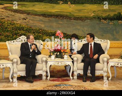 (130118) -- BEIJING, Jan. 18, 2013 (Xinhua) -- Li Yuanchao (R), a member of the Political Bureau of the Communist Party of China (CPC) Central Committee, meets with former Italian Prime Minister Romano Prodi, who is also the special envoy of the UN secretary general to Africa s Sahel region and former EU Commission president, in Beijing, capital of China, Jan. 18, 2013.(Xinhua/Liu Weibing) (zkr) CHINA-BEIJING-LI YUANCHAO-PRODI-MEETING(CN) PUBLICATIONxNOTxINxCHN Stock Photo