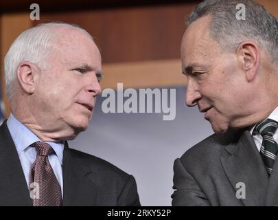 Bildnummer: 59145810  Datum: 28.01.2013  Copyright: imago/Xinhua (130128) -- WASHINGTON D.C., Jan. 28, 2013 (Xinhua) --U.S. Senators John McCain (left, R-AZ) and Charles Schumer (D-NY) chat during a press conference on bipartisan framework for comprehensive immigration reform on Capitol Hill, in Washington D.C., capital of the United States, Jan. 28, 2013. (Xinhua/Zhang Jun) US-WASHINGTON-IMMIGRATION-REFORM-FRAMEWORK PUBLICATIONxNOTxINxCHN People Politik USA xns x0x 2013 quer premiumd      59145810 Date 28 01 2013 Copyright Imago XINHUA  Washington D C Jan 28 2013 XINHUA U S Senator John McCai Stock Photo