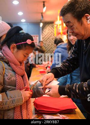 Bildnummer: 59165018  Datum: 03.02.2013  Copyright: imago/Xinhua (130203) -- SHIJIAZHUANG, Feb. 3, 2013 (Xinhua) -- Citizens learn to make paper-cuttings at the Hebei Folk Arts Museum in Shijiazhuang, capital of north China s Hebei Province, Feb. 3, 2013. Pupils of Weitong Primary School were invited on Feb. 3 to present paper-cuttings at the museum to greet the upcoming Spring Festival, which falls on Feb. 10 this year. (Xinhua/Zhu Xudong) (zc) CHINA-HEBEI-SHIJIAZHUANG-PAPER-CUTTING (CN) PUBLICATIONxNOTxINxCHN Gesellschaft Basteln Papier Scherenschnitt x0x xmb 2013 hoch      59165018 Date 03 Stock Photo