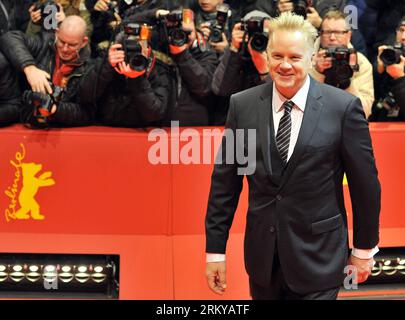 Bildnummer: 59188753 Datum: 07.02.2013 Copyright: imago/Xinhua l'attore americano Tim Robbins arriva sul Red carpet per la cerimonia di apertura del 63° festival cinematografico di Berlino a Berlino, in Germania, il 7 febbraio 2013. Il 63° festival cinematografico di Berlino si è aperto giovedì con un'epica edizione delle arti marziali il grande maestro del regista cinese Wong Kar Wai che guiderà anche la giuria di questo Berlinale. (Xinhua/ma Ning) GERMANIA-BERLINO-ENTERTAINMENT-FILM-FESTIVAL PUBLICATIONxNOTxINxCHN Kultur Entertainment People Film Festival Filmfestival 63 Internationale Berlinale x0x xdd premiumd 2013 quer 59188753 Data 07 02 201 Foto Stock