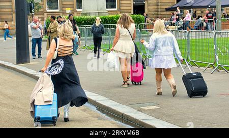 Glasgow, Scozia, Regno Unito. 26 agosto 2023. Tempo nel Regno Unito: Il sole della città ha visto la gente del posto e i turisti sfruttare al meglio il centro della città. Credit Gerard Ferry/Alamy Live News Foto Stock