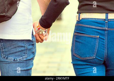 Glasgow, Scozia, Regno Unito. 26 agosto 2023. Tempo nel Regno Unito: Il sole della città ha visto la gente del posto e i turisti sfruttare al meglio il centro della città. Credit Gerard Ferry/Alamy Live News Foto Stock