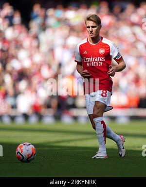 Martin Odegaard dell'Arsenal in azione durante la partita di Premier League all'Emirates Stadium di Londra. Data foto: Sabato 26 agosto 2023. Foto Stock