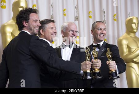 Bildnummer: 59267176  Datum: 24.02.2013  Copyright: imago/Xinhua LOS ANGELES, Guillaume Rocheron, Bill Westenhofer, Donald R. Elliott and Erik-Jan De Boer (from L to R) pose with their Oscar awards for best visual effects for Life of Pi at the 85th Academy Awards in Hollywood, California, the United States, Feb. 24, 2013. (Xinhua/Yang Lei) (dzl) US-HOLLYWOOD-OSCAR-ACADEMY AWARDS PUBLICATIONxNOTxINxCHN Kultur Entertainment People Film  o00 Highlight 85. Annual Academy Awards Oscar Oscars Hollywood Preisträger xas x0x 2013 quer premiumd     59267176 Date 24 02 2013 Copyright Imago XINHUA Los Ang Stock Photo