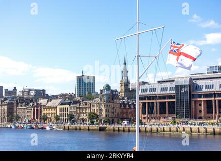Città di Newcastle e banchina da Sage Gateshead, South Shore Road, Gateshead, Tyne and Wear, Inghilterra, Regno Unito Foto Stock