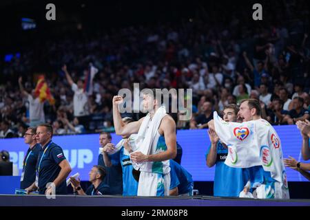 Okinawa, Giappone. 26 agosto 2023. I calciatori sloveni tifo in panchina durante la partita del primo turno del gruppo F tra Slovenia e Venezuela alla Coppa del mondo FIBA 2023 a Okinawa, Giappone, 26 agosto 2023. Crediti: Zhang Xiaoyu/Xinhua/Alamy Live News Foto Stock