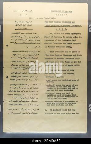 La legge del Bahrein del 1955 che disciplina l'apertura dei negozi a Manama Foto Stock