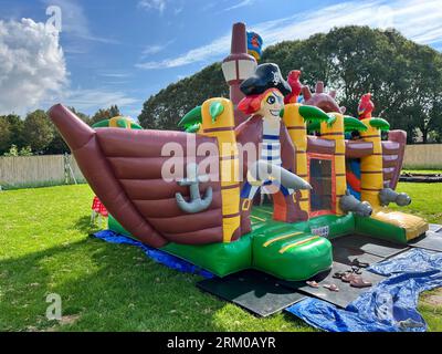 Avenhorn, Paesi Bassi. 22 agosto 2023. Un castello gonfiato per bambini. Foto di alta qualità Foto Stock