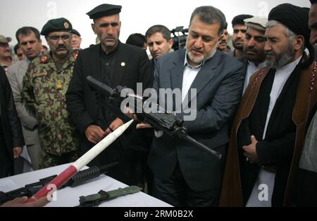 Bildnummer: 59361149  Datum: 16.03.2013  Copyright: imago/Xinhua (130316) -- KABUL, March 16, 2013 (Xinhua) -- Afghan Defense Minister General Bismillah Khan Muhammadi holds a weapon prior to a military rehearsal in Kabul, Afghanistan on March 16, 2013. Several hundreds of Afghan National Army (ANA) commandos on Saturday were involved in a one-day military exercise in southern edge of capital city of Kabul, as the ANA is taking the lead of nearly 80 percent of operations in providing security for the war-hit country. (Xinhua/Ahmad Massoud) (zw) AFGHANISTAN-KABUL-MILITARY PUBLICATIONxNOTxINxCHN Stock Photo