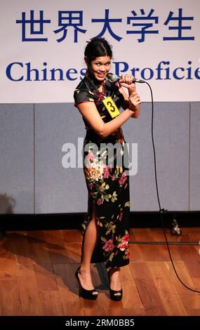 Bildnummer: 59363147 Datum: 16.03.2013 Copyright: imago/Xinhua Meghan Ghent dall'Università di Edimburgo indirizzi durante il 12 ° Chinese Bridge Chinese Proficiency Competition for Foreign College Students al British Museum di Londra, 16 marzo 2013. (Xinhua/Yin Gang) (bxq) UK-LONDON-CHINESE LANGUAGE CONTEST PUBLICATIONxNOTxINxCHN Gesellschaft Entertainment x0x xds 2013 hoch 59363147 Data 16 03 2013 Copyright Imago XINHUA Meghan Ghent dell'Università di Edimburgo indirizzi durante il 12 ° Chinese Bridge Chinese Proficiency Competition for Foreign College Students AT the Brit Foto Stock