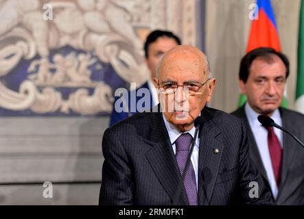 Bildnummer: 59408861 Datum: 21.03.2013 Copyright: imago/Xinhua il presidente italiano Giorgio Napolitano parla ai media dopo l'incontro con i leader politici a Roma, Italia, il 21 marzo 2013. Giovedì, il Presidente italiano Giorgio Napolitano ha concluso due giorni di incontri con i leader dei tre maggiori partiti del nuovo parlamento per formare un governo. (Xinhua/Xu Nizhi) (dtf) ITALIA-ROMA-FORMAZIONE DEL GOVERNO-COLLOQUI PUBLICATIONxNOTxINxCHN persone xns x0x 2013 quer 59408861 Data 21 03 2013 Copyright Imago XINHUA il presidente italiano Giorgio Napolitano parla ai media dopo aver incontrato WIT Foto Stock