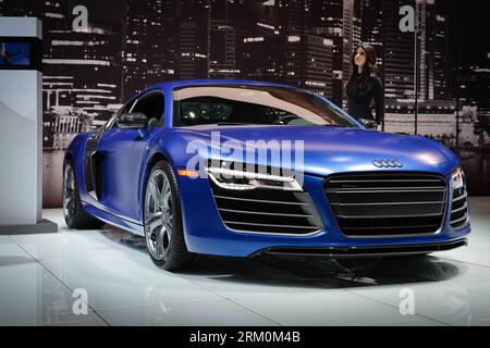 Bildnummer: 59451028  Datum: 27.03.2013  Copyright: imago/Xinhua NEW YORK, March 2013 - An Audi R8 sports car is on display during press preview of the 2013 New York International Auto Show in New York, on March 27, 2013. The show features about 1,000 vehicles and will open to the public from March 29 to April 7. (Xinhua/Niu Xiaolei) US-NEW YORK-AUTO SHOW PUBLICATIONxNOTxINxCHN Wirtschaft Messe Automobilindustrie xsp x0x 2013 quer     59451028 Date 27 03 2013 Copyright Imago XINHUA New York March 2013 to Audi R8 Sports Car IS ON Display during Press Preview of The 2013 New York International C Stock Photo