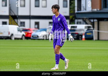 Swansea, Galles. 26 agosto 2023. Il portiere Jack Phillips di Sheffield Wednesday durante la partita Under 18 della Professional Development League tra Swansea City e Sheffield Wednesday alla Swansea City Academy di Swansea, Galles, Regno Unito, il 26 agosto 2023. Crediti: Duncan Thomas/Majestic Media/Alamy Live News. Foto Stock