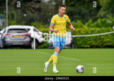 Swansea, Galles. 26 agosto 2023. Ari-Jae Shaw di Sheffield Wednesday durante la partita Under 18 Professional Development League tra Swansea City e Sheffield Wednesday alla Swansea City Academy di Swansea, Galles, Regno Unito, il 26 agosto 2023. Crediti: Duncan Thomas/Majestic Media/Alamy Live News. Foto Stock