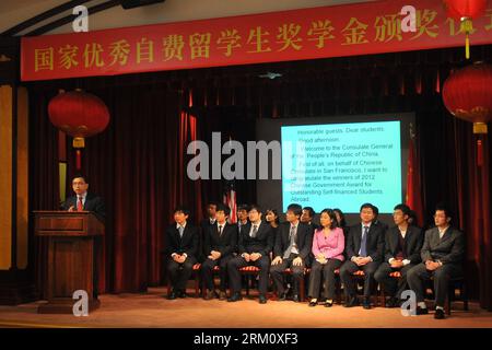 Bildnummer: 59479943  Datum: 06.04.2013  Copyright: imago/Xinhua (130406) -- SAN FRANCISCO, April 6, 2013 (Xinhua) -- Bi Gang (L), vice consul general of China in San Francisco, speaks at the awarding ceremony of Chinese Government Award for Outstanding Self-financed Students Overseas at the consulate general of the People s Republic of China in San Francisco, April 5, 2013. All together 20 students from the University of California at Berkeley, Stanford University, Washington University, University of California at Davis and Washington State University won the scholarship. (Xinhua/Liu Yilin) Stock Photo