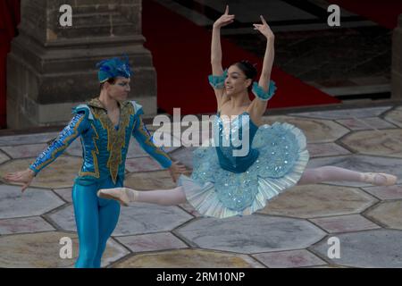 Bildnummer: 59486467 Datum: 08.04.2013 Copyright: imago/Xinhua CITTÀ DEL MESSICO, 2013 - i ballerini partecipano a una prova della bella addormentata , tenutasi al Castello di Chapultepec, a città del Messico, capitale del Messico, l'8 aprile 2013. La commedia sarà presentata a città del Messico dal 10 al 28 aprile, come parte delle celebrazioni per il 50° anniversario della National Dance Company (CND, per il suo acronimo in spagnolo). (Xinhua/Alejandro Ayala) (dzl) MESSICO-MESSICO-CITTÀ-DANZA-ADDORMENTARSI DI BELLEZZA-PROVA PUBLICATIONxNOTxINxCHN xcb x0x 2013 quer 59486467 Data 08 04 2013 Copyright Imago XINHUA città del Messico 20 Foto Stock