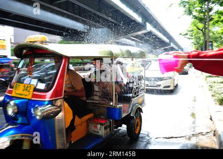 Bildnummer: 59512439  Datum: 13.04.2013  Copyright: imago/Xinhua (130413) -- BANGKOK, April 13, 2013 (Xinhua) -- take part in water battles during celebrations for Songkran Festival, Thailand s traditional New Year Festival in Bangkok, capital of Thailand, April 13, 2013. Songkran, also known as the water festival started here on April 13 this year. (Xinhua/Rachen Sageamsak) (bxq) THAILAND-BANGKOK-SONGKRAN PUBLICATIONxNOTxINxCHN Gesellschaft premiumd x0x xsk 2013 quer      59512439 Date 13 04 2013 Copyright Imago XINHUA  Bangkok April 13 2013 XINHUA Take Part in Water Battles during celebratio Stock Photo