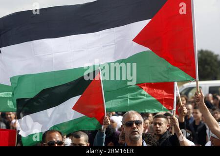 Bildnummer: 59527236 Datum: 16.04.2013 Copyright: imago/Xinhua (130416) -- GERUSALEMME, 16 aprile 2013 (Xinhua) -- i manifestanti arabi israeliani detengono bandiere palestinesi mentre marciano per il diritto di ritorno per i rifugiati palestinesi fuggiti dalle loro case o espulsi durante la guerra del 1948 che seguì la creazione dello stato di Israele, vicino alla città arabo-israeliana di Umm al-Fahm il 16 aprile 2013. (Xinhua/Muammar Awad) MEDIO ORIENTE-ISRAELE-DIMOSTRAZIONE PUBLICATIONxNOTxINxCHN Gesellschaft Israel Demo Protest Palästina xbs x0x 2013 quer 59527236 Data 16 04 2013 Copyright Imago XINHUA Jerusalem AP Foto Stock