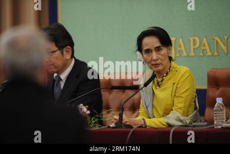 Bildnummer: 59529589  Datum: 17.04.2013  Copyright: imago/Xinhua (130417) -- TOKYO, April 17, 2013 (Xinhua) -- Myanmar opposition leader Aung San Suu Kyi (R) attends a news conference in Tokyo, Japan, April 17, 2013. (Xinhua/Kenichiro Seki) (bxq) JAPAN-TOKYO-AUNG SAN SUU KYI PUBLICATIONxNOTxINxCHN People Politik premiumd x0x xkg 2013 quer      59529589 Date 17 04 2013 Copyright Imago XINHUA  Tokyo April 17 2013 XINHUA Myanmar Opposition Leader Aung San Suu Kyi r Attends a News Conference in Tokyo Japan April 17 2013 XINHUA Kenichiro Seki  Japan Tokyo Aung San Suu Kyi PUBLICATIONxNOTxINxCHN Cel Foto Stock