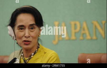 Bildnummer: 59529590  Datum: 17.04.2013  Copyright: imago/Xinhua (130417) -- TOKYO, April 17, 2013 (Xinhua) -- Myanmar opposition leader Aung San Suu Kyi attends a news conference in Tokyo, Japan, April 17, 2013. (Xinhua/Kenichiro Seki) (bxq) JAPAN-TOKYO-AUNG SAN SUU KYI PUBLICATIONxNOTxINxCHN People Politik premiumd x0x xkg 2013 quer      59529590 Date 17 04 2013 Copyright Imago XINHUA  Tokyo April 17 2013 XINHUA Myanmar Opposition Leader Aung San Suu Kyi Attends a News Conference in Tokyo Japan April 17 2013 XINHUA Kenichiro Seki  Japan Tokyo Aung San Suu Kyi PUBLICATIONxNOTxINxCHN Celebriti Foto Stock