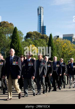 Bildnummer: 59568842  Datum: 25.04.2013  Copyright: imago/Xinhua (130425) -- MELBOURNE, April 25, 2013 (Xinhua) -- War veterans attend the service marking the Anzac Day at the Shrine of Remembrance in Melbourne, Australia, April 25, 2013. Anzac Day is a national day of remembrance in Australia and New Zealand, originally to honor the members of the Australian and New Zealand Army Corps (ANZAC) who fought at Gallipoli during World War I and now more to commemorate all those who served and died in military operations for their countries. (Xinhua/Bai Xue) (djj) AUSTRALIA-MELBOURNE-ANZAC DAY PUBLI Stock Photo