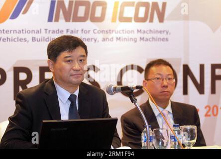 Bildnummer: 59574329  Datum: 26.04.2013  Copyright: imago/Xinhua (130426) -- JAKARTA, April 26, 2013 (Xinhua) -- China Construction Machinery Association(CCMA) Secretary General Su Zimeng(L) attends the press conference for INDO ICON 2013 and INDO BIMEX 2013 in Jakarta, Indonesia, April 26, 2013. INDO ICON 2013 and INDO BIMEX 2013 will be held in Jakarta on May 28 to 31 showing the latest technology in the field of construction. (Xinhua/Zulkarnain) INDONESIA-JAKARTA-EXPO-PRESS CONFERENCE PUBLICATIONxNOTxINxCHN Technik und Wissenschaft People PK Raketenstart Raumfahrt x0x xdd premiumd 2013 quer Stock Photo