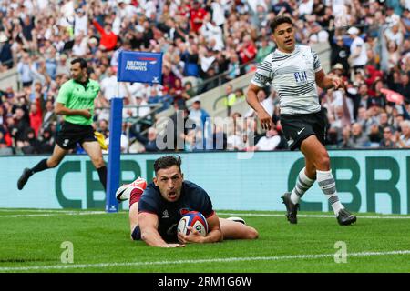 LONDRA, Regno Unito - 26 agosto 2023: Jonny May of England segna la prima meta durante la partita estiva delle Nations Series International tra Inghilterra e Figi al Twickenham Stadium (Credit: Craig Mercer/ Alamy Live News) Foto Stock