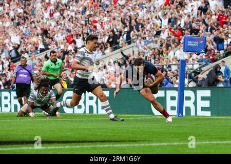 LONDRA, Regno Unito - 26 agosto 2023: Jonny May of England segna la prima meta durante la partita estiva delle Nations Series International tra Inghilterra e Figi al Twickenham Stadium (Credit: Craig Mercer/ Alamy Live News) Foto Stock