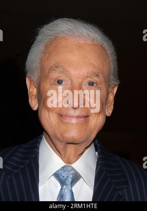 Beverly Hills, USA. 26 agosto 2023. Il leggendario ospite di "Price is Right" e attivista per i diritti degli animali di lunga data Bob Barker, 99 anni, è morto nella sua casa di Los Angeles, in California, il 26 agosto 2023. E' morto per cause naturali. -------------------------------------------------- 7 febbraio 2007 Beverly Hills, CA. Bob Barker 44th Annual ICG Publicists Awards tenutosi presso il Beverly Hilton Hotel © Tammie Arroyo/AFF-USA.COM Credit: AFF/Alamy Live News Foto Stock