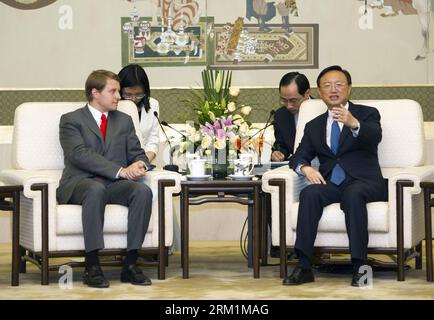 Bildnummer: 59598720  Datum: 03.05.2013  Copyright: imago/Xinhua (130503) -- BEIJING, May 3, 2013 (Xinhua) -- Chinese State Councilor Yang Jiechi (R) speaks while meeting with a delegation of Richard Nixon Foundation headed by Christopher Cox (L), a grandson of former U.S. President Richard Nixon, in Beijing, capital of China, May 3, 2013. (Xinhua/Xie Huanchi) (hdt) CHINA-BEIJING-YANG JIECHI-RICHARD NIXON FOUNDATION-MEETING (CN) PUBLICATIONxNOTxINxCHN People Politik xdp x0x 2013 quer      59598720 Date 03 05 2013 Copyright Imago XINHUA  Beijing May 3 2013 XINHUA Chinese State Councilors Yang J Stock Photo