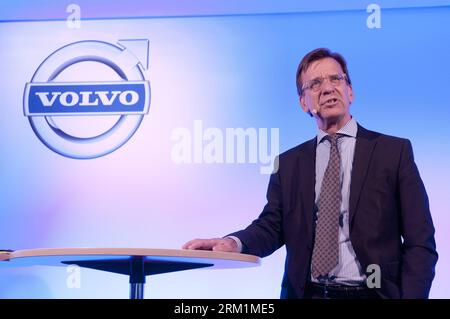 Bildnummer: 59598727 Datum: 03.05.2013 Copyright: imago/Xinhua (130503) - STOCCOLMA, 3 maggio 2013 (Xinhua) - Hakan Samuelsson, presidente e CEO del Volvo Car Group, si rivolge a una conferenza stampa a Stoccolma, capitale della Svezia, il 3 maggio 2013. Il profitto del gruppo Volvo Car è crollato del 99,1% nel 2012, essendo fortemente influenzato dalla situazione economica in Europa, ha dichiarato l'azienda in una dichiarazione di venerdì. (Xinhua/Liu Yinan) (lr) SVEZIA-STOCCOLMA-CARS PROFITS-2012-PUBLICATIONxNOTxINxCHN People Wirtschaft PK Pressetermin Porträt xdp x0x 2013 quer premiumd 59598727 Data 03 05 Foto Stock