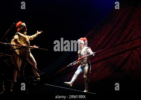 Il Cirque du Soleil KOOZA ha debuttato a Calgary, mostrando acrobazie maestose con l'arte giocosa del clowning in un cenno alle origini del gruppo come piccola troupe di artisti di strada. Foto: Baden Roth/imageSPACE/Sipa USA credito: SIPA USA/Alamy Live News Foto Stock