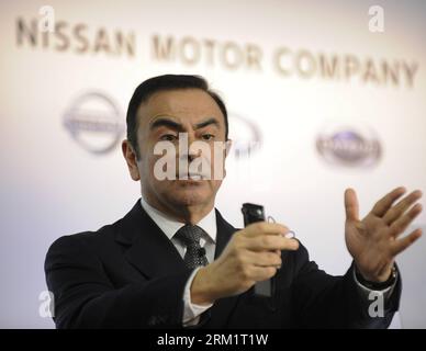 Bildnummer: 59625996 Datum: 10.05.2013 Copyright: imago/Xinhua (130510) -- YOKOHAMA, 10 maggio 2013 (Xinhua) -- Nissan Motor President and Chief Executive Officer Carlos Ghosn parla ad una conferenza stampa presso la sua sede centrale a Yokohama, Giappone, 10 maggio 2013. Nissan Motor Co. Ha dichiarato venerdì che il suo profitto netto di gruppo è salito del 0,3% nell'anno fiscale 2012 a 342,45 miliardi di yen, con le vendite in Cina che hanno messo in ombra le prestazioni robuste negli Stati Uniti e in altri mercati emergenti. (Xinhua/Kenichiro Seki) (zw) GIAPPONE-YOKOHAMA-NISSAN-GUADAGNI PUBLICATIONxNOTxINxCHN persone xcb x0x 2013 quer premium Foto Stock