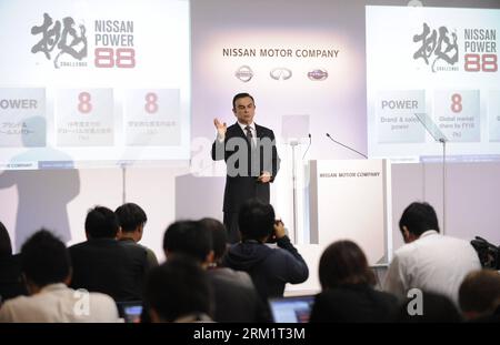 Bildnummer: 59626000 Datum: 10.05.2013 Copyright: imago/Xinhua (130510) -- YOKOHAMA, 10 maggio 2013 (Xinhua) -- Nissan Motor President and Chief Executive Officer Carlos Ghosn parla ad una conferenza stampa presso la sua sede centrale a Yokohama, Giappone, 10 maggio 2013. Nissan Motor Co. Ha dichiarato venerdì che il suo profitto netto di gruppo è salito del 0,3% nell'anno fiscale 2012 a 342,45 miliardi di yen, con le vendite in Cina che hanno messo in ombra le prestazioni robuste negli Stati Uniti e in altri mercati emergenti. (Xinhua/Kenichiro Seki) (zw) GIAPPONE-YOKOHAMA-NISSAN-GUADAGNI PUBLICATIONxNOTxINxCHN persone xcb x0x 2013 quer premium Foto Stock