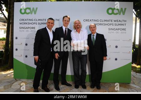 Bildnummer: 59635851  Datum: 13.05.2013  Copyright: imago/Xinhua (130513) -- SINGAPORE, May 13, 2013 (Xinhua) -- Virgin Group Founder and Chairman Richard Branson (2nd R) poses with Carbon War Room s Chief Operating Officer Peter Boyd (1st L), Marina Bay Sands President and Chief Executive Officer George Tanasijevich (2nd L) and Former Costa Rican President and now Carbon War Room s President Jose Maria Figueres, during a news conference ahead of the Creating Climate Wealth Workshops Summit at the Marina Bay Sands Skypark in Singapore, May 13, 2013. (Xinhua/Then Chih Wey) SINGAPORE-CREATING CL Stock Photo