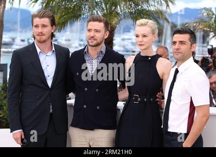Bildnummer: 59665515 Datum: 19.05.2013 Copyright: imago/Xinhua (130519) -- CANNES, 19 maggio 2013 (Xinhua) -- (da L a R) i membri del cast, l'attore Garrett Hedlund, Justin Timberlake, Carey Mulligan e Oscar Isaac, posano durante una photocall per il film americano Inside Llewyn Davis presentato in Concorso alla 66a edizione del Festival di Cannes, il 19 maggio 2013. (Xinhua/Gao Jing) (bxq) FRANCE-CANNES-FILM FESTIVAL-INSIDE LLEWYN DAVIS-PHOTOCALL PUBLICATIONxNOTxINxCHN Kultur Entertainment People Film 66 Internationale Filmfestspiele Cannes Photocall xbs x0x 2013 quer Premiumd 59665515 DAT Foto Stock