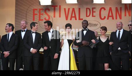 Bildnummer: 59670766 Datum: 20.05.2013 Copyright: imago/Xinhua (130520) -- CANNES, 20 maggio 2012 (Xinhua) -- l'attrice francese Marion Cotillard (C) arriva per la proiezione del film Blood Ties presentato fuori concorso al 66° Festival di Cannes, nel sud della Francia, 20 maggio 2013. (Xinhua/Gao Jing) FRANCE-CANNES-FILM FESTIVAL-BLOOD TIES-PREMIERE PUBLICATIONxNOTxINxCHN Entertainment Film 66 Internationale Filmfestspiele Cannes People x0x xkg 2013 quer Premiumd 59670766 Data 20 05 2013 Copyright Imago XINHUA Cannes 20 maggio 2012 XINHUA attrice francese Marion Cotillard C arriv Foto Stock