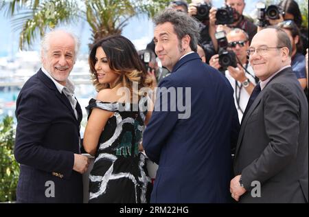 Bildnummer: 59674228  Datum: 21.05.2013  Copyright: imago/Xinhua (130521) -- CANNES, May 21, 2013 (Xinhua) -- (L-R) Italian actor Toni Servillo, actress Sabrina Ferilli, director Paolo Sorrentino and actor Carlo Verdone pose during a photocall for Italian film La Grande Bellezza presented in Competition at the 66th edition of the Cannes Film Festival in Cannes, France, on May 21, 2013. (Xinhua/Gao Jing) (syq) FRANCE-CANNES-FILM FESTIVAL-LA GRANDE BELLEZZA-PHOTOCALL PUBLICATIONxNOTxINxCHN Kultur Entertainment People Film 66 Internationale Filmfestspiele Photocall premiumd x0x xsk 2013 quer Stock Photo