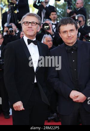 Bildnummer: 59675523 Datum: 21.05.2013 Copyright: imago/Xinhua CANNES, 21 maggio 2012 -- l'attore austriaco e membro della giuria di lungometraggi Christoph Waltz (L) arriva per la proiezione del film americano Behind the Candelabra presentato in Concorso alla 66a edizione del Festival di Cannes, nel sud della Francia, il 21 maggio 2013. (Xinhua/Gao Jing) (dzl) FRANCIA-CANNES-FILM FESTIVAL-BEHIND THE CANDELABRA -PREMIERE PUBLICATIONxNOTxINxCHN Entertainment Film 66 Internationale Filmfestspiele Cannes People Premiumd x0x xkg 2013 hoch 59675523 Data 21 05 2013 Copyright Imago XINHUA Cann Foto Stock