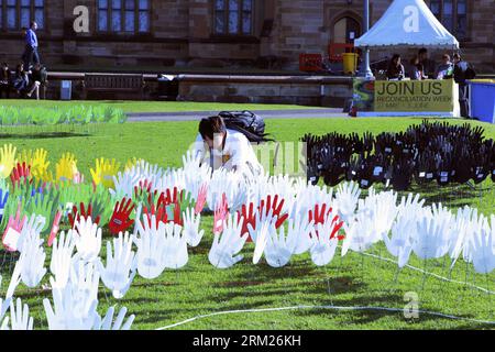 Bildnummer: 59713072  Datum: 27.05.2013  Copyright: imago/Xinhua (130527) -- SYDNEY, May 27, 2013 (Xinhua) -- A boy student plants a plastic hand in the large art work of The Sea of Hands during the Reconciliation Week 2013 in the University of Sydney, Australia, May 27, 2013. The first Sea of Hands was held on Oct. 12, 1997, in Australia s capital of Canberra. (Xinhua/Jin Linpeng) AUSTRALIA-SYDNEY-SEA OF HANDS-RECONCILIATION-ART PUBLICATIONxNOTxINxCHN Gesellschaft Kunst Kultur Installationskunst Installation Hand x0x xdd 2013 quer      59713072 Date 27 05 2013 Copyright Imago XINHUA  Sydney M Stock Photo